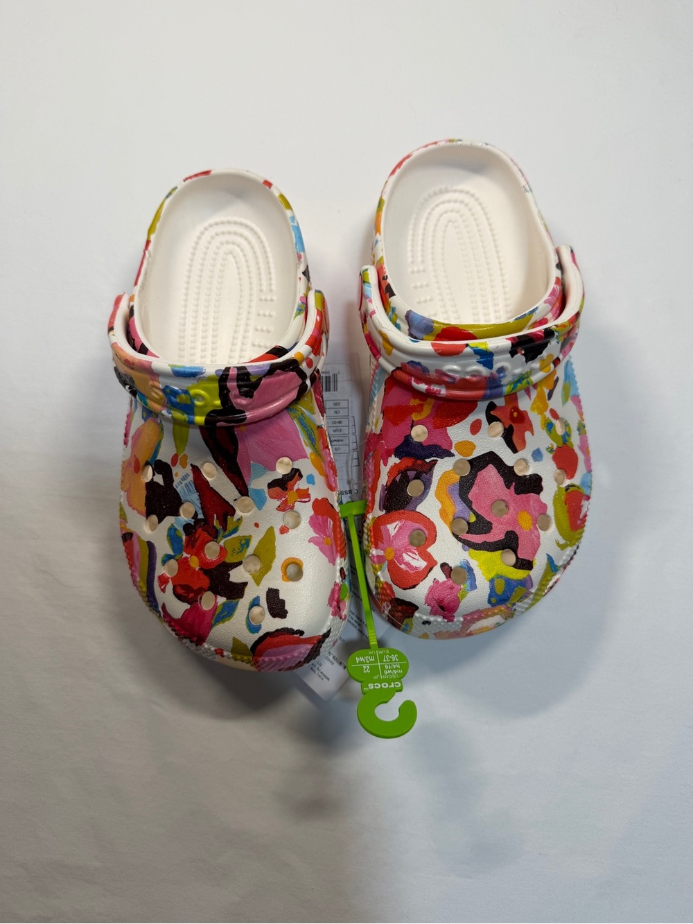NWT CROCS Womans Classic Painted Floral Clog - Size 6 Woman's